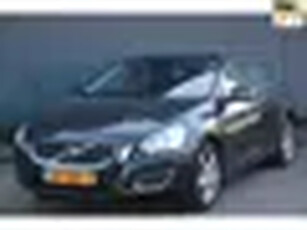 Volvo V60 1.6 T4 Momentum Navigatie/Parkeersensor/Stoelverwarming/Trekhaak