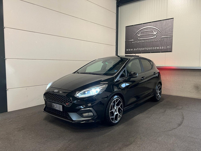 Ford Fiesta 1.5 EcoBoost ST-3 Pano, Cruise, Recaro, Achteruitrijcamera, Stoelverwarming, Stuurverwarming, Lane-Assist, Dodehoek