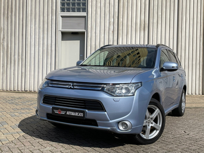 Mitsubishi Outlander 2.0 PHEV Intense + | Automaat | Airco | Cruise | Navi Full Map | Trekhaak | NAP | Leder | Camera