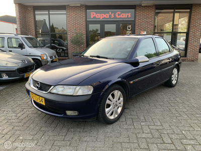 Opel Vectra 1.6i / nieuw apk