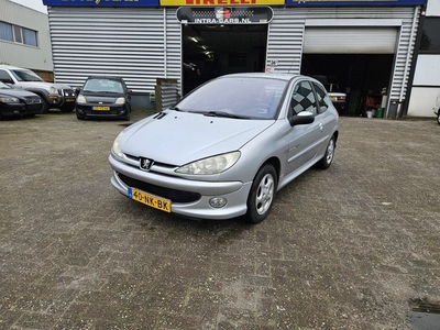 Peugeot 206 1.4 Quiksilver Goed rijdende en nette zuinige