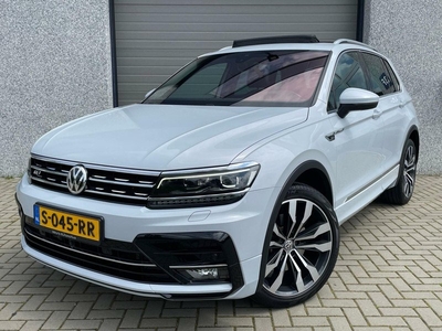 Volkswagen Tiguan 2.0 TSI 4M 3x R-line Pano/DynAudio/Virtual/HUD/Trekhaak/20InchSuzuka/LED/White Silver/VOL