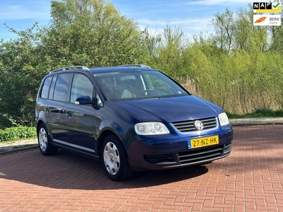 Volkswagen Touran 1.6-16V FSI Trendline 7P/AIRCO/NAP/NAVI