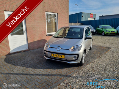 Volkswagen Up! 1.0 move up! BlueMotion Cruise control , 5drs ,stoelverwarming lage km stand