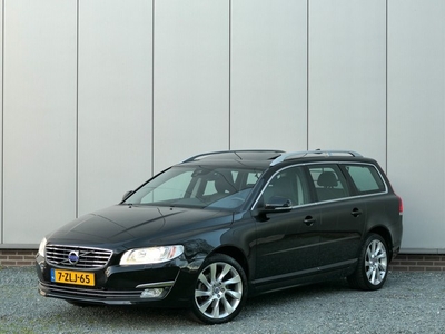 Volvo V70 T5 Nordic+ Xenon / Schuifdak / Trekhaak / Lederen