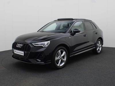 Audi Q3 45 TFSIe 180kW/245PK S Line · Panoramadak · Wegklapbare trekhaak · Leder