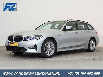 BMW 3 Serie Touring 330e 252pk Hybrid Steptronic Business Sportline ECC-3 LC+NAVI LED DBRUIN.SPORT.LEDER WINTERPAKKET DAB+ PHONEBOX ROOFRAIL.ZWART PDC+C.+PARK.ASSIST ALARM CRUISEC. ELEK.KLEP 17''GREY