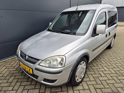 Opel Tour 1.4 16V Essentia Nap Onderhoud