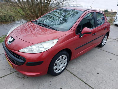 Peugeot 207 1.4-16V XR