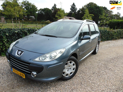 Peugeot 307 SW 1.6 HDiF Oxygo , Clima / Cruise / Navi / Panoramadak / Xenon / Lm Velgen / Trekhaak.