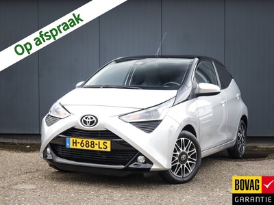 Toyota Aygo 1.0 VVT-i X-Clusive (73PK) 1e-Eig. Toyota-Dealer-Onderh, 12-Mnd-BOVAG, NL-Auto, Apple-Carplay/Android-Auto, Achteruitrijcamera, DAB, Half-Leer, Brake-Assist-Systeem, Privacy-Glas