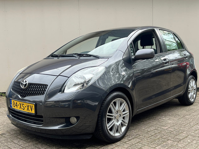 Toyota Yaris 1.3 VVTi Automaat Sol 106000km & NWE APK 03-2025