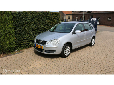 Volkswagen Polo 1.4-16V met nieuwe koppeling+ apk + beurt