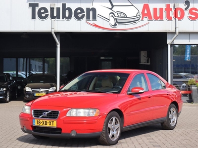 Volvo S60 2.4D Zie opmerking, Stoelverwarming, Afneembare trekhaak, Climate control, Cruise control, Zie opmerking