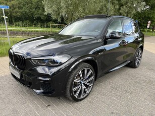 BMW X5 xDrive45e High Executive “M-Sport / Pano / 22”