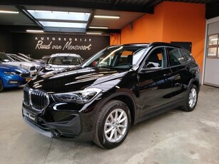 BMW X1 sDrive18i Navi/stoelverw./trekhaak (bj 2021)