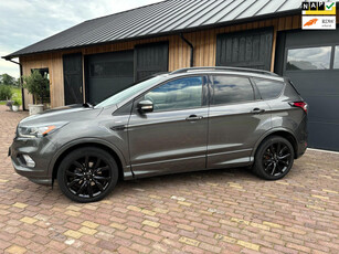 Ford Kuga 1.5 EcoBoost ST Line. MOOIE KLEUR ,TREKHAAK, 2000 KG TREKKEN