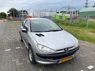 Peugeot 206 1.4 XT AUTOMAAT AIRCO NIEUW APK!