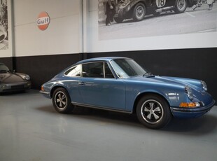 Porsche 911 T Gemini Blue fully restored (1970)