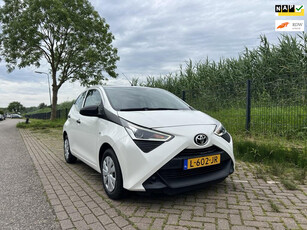 Toyota Aygo 1.0 VVT-i x Navigatie, Apple Car-Play, Airco, Bluetooth, 1e eigenaar, Dealeronderhouden en boekjes aanwezig