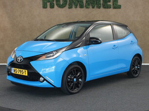 Toyota Aygo 1.0 VVT-i X-Wave - GROOT SCHERM TOUCHSCREEN MULTIMEDIA - LICHT METALEN VELGEN - ACHTERUITRIJCAMERA - CLIMATE CONTROL - TWO TONE LAK - BLUETOOTH - SNELHEIDSBEGRENZER - RIJSTROOKSENSOR