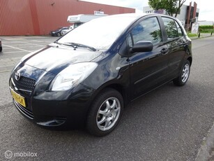 Toyota Yaris 1.0 VVTi Spirit