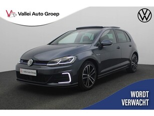 Volkswagen Golf 1.4 TSI 204PK DSG PHEV GTE Pano Leer