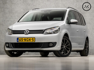 Volkswagen Touran 1.2 TSI Highline (NAVIGATIE, CLIMATE CONTROL, LM VELGEN, BLUETOOTH, SPORTSTOELEN, GETINT GLAS, CRUISE CONTROL, PARKEERSENSOREN, NIEUWSTAAT)