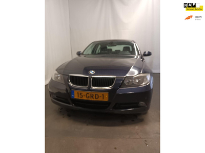 BMW 3-serie 318i Executive - Loopt Op 3 Cilinders