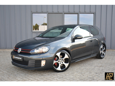 Volkswagen Golf 2.0 GTI 260pk DSG * Eibach sportonderstel * PDC V+A * RCD310 * Stoelverwarming * 18