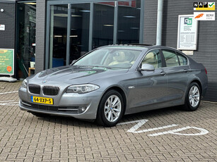 BMW 5-serie 528i Upgrade Edition/2E EIG/PANO-DAK/LEDER/.NAVI/XENON/NL-AUTO !!