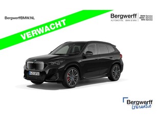 BMW iX1 eDrive20 M-Sport Pro - Pano - Driving Ass - Harman