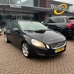 VOLVO V60 1.6 T3 Kinetic / Navigatie / Parkeerhulp V+A / Cruise Control / Stoelverwarming / 17''