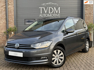 Volkswagen Touran 1.5 TSI Highline 7p Trekhaak, Apple Carplay, Stoel/Stuurverw, Keyless