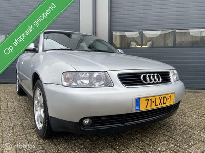 Audi A3 1.6 Attraction Uitvoering - Clima / 5Drs