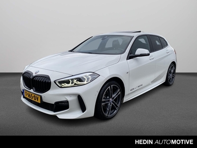 BMW 1-SERIE 118i High Executive M-Sport | Glazen panoramadak | Stuurwiel verwarmd | Hi-Fi | Elektrisch inklapbare buitenspiegels |