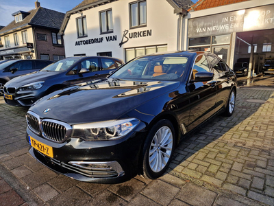 BMW 5-serie 520i Executive, Panoramadak,Achteruitrij camera,Navigatie,Cruise control