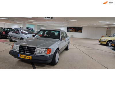 Mercedes-Benz 200-500 (W124) 230 E automaat schuifdak!!