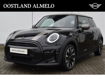 MINI MINI Hatchback Cooper Camden Classic Automaat / Premium Go Pakket / Achteruitrijcamera / Sportstoelen / Adaptieve LED / Park Assistant / Comfort Access / Stoelverwarming