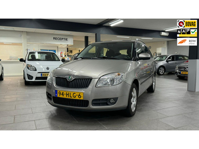 Skoda Fabia Combi 1.4-16V Ambiente airco elektrische pakket cruise controle lm-velgen parrot trekhaak zeer nette auto parkeersenso