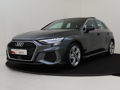 AUDI A3 Sportback 30 TFSI S edition | Panoramadak | Stoelverwarming | Parkeerassistent | S-line interieur | Navigatie Plus | LED verlichting | Climate control |