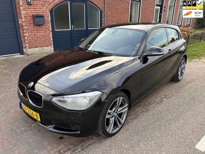 BMW 1-serie 114i Business+ apk t/m 06-03-2025