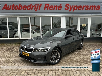 BMW 3-serie 320i High Executive Voorstoelen verwarmd