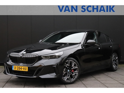 BMW 5-SERIE 520i | NIEUWPRIJS €95.329.- | M SPORT | MEMORY | HARMAN & KARDON | PANO | LEDER | STOEL\STUURVERWARMING | 360° CAMERA | HEAD-UP | NAVI | CRUISE | TREKHAAK |