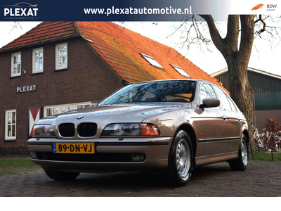 BMW 5-serie 528i Executive Aut. | UNIEK | 1E EIGENAAR | Orig. NL | 59.000KM | Dealeronderhouden | 6-Cillinder | Xenon | Historie |