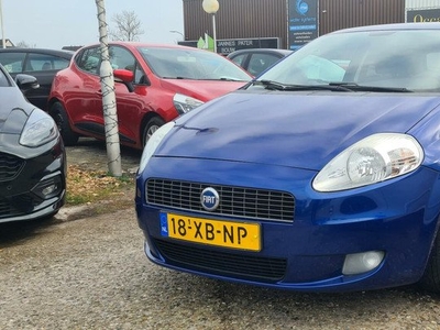 Fiat Grande Punto 1.4 Active €1999,- word afgeleverd met nieuwe apk