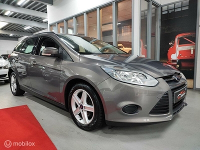 Ford Focus Wagon 1.0 TURBO PDC CLIMA NIEUW DISTRIBUTIERIEM NW onderhoudsbeurt nw apk