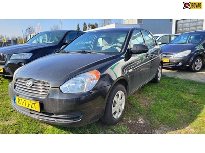 Hyundai Accent 1.4i Dynamic airco 4 drs