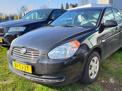 HYUNDAI ACCENT 1.4i Dynamic airco 4 drs