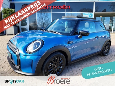 MINI MINI 3-Deurs (f56) Cooper 1.5 136pk Automaat Camden Plus Edition 3 D | panoramadak, verwarmde voorstoelen, navi, parkeersensoren, two tone kleuren combi, 16 inch velgen